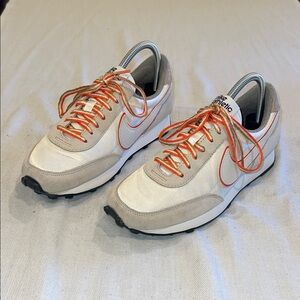 Nike Daybreak Type SE DN3399-100 White Orange Sneakers Womens 7.5 US